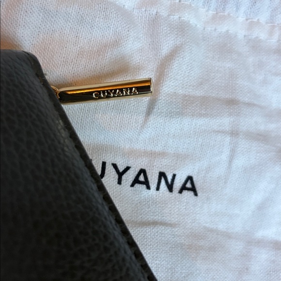 Cuyana Small Classic Zip Around Wallet Olive - Picture 4 of 5